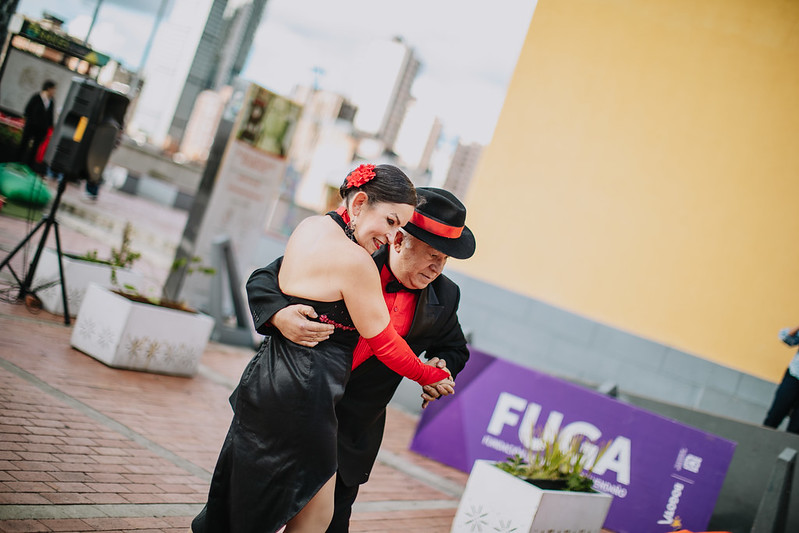 Pareja bailando en una actividad de la FUGA