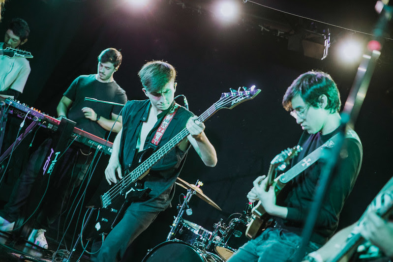 Grupo tocando en la FUGA