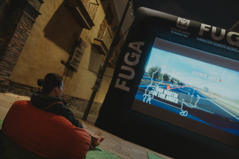 Persona en evento de cine de la FUGA
