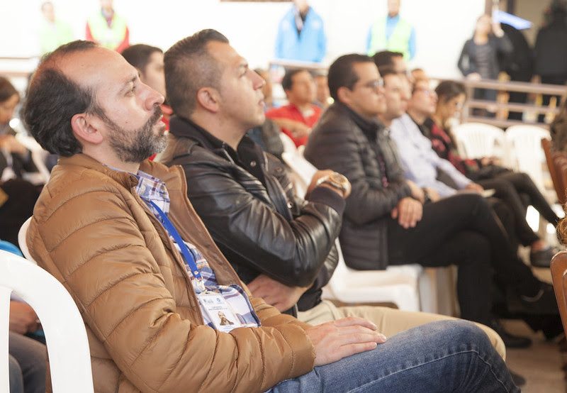 Personas en Actividad en el Muelle de la FUGA