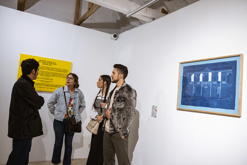Personas en exposición de la FUGA