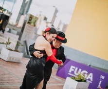 Pareja bailando en una actividad de la FUGA