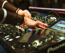Dj en evento de la FUGA