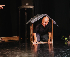 Persona en actividad de teatro de la FUGA