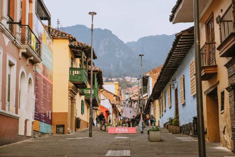  Comunidad se une para revitalizar la emblemática calle 10 del centro de Bogotá con jornada de limpieza