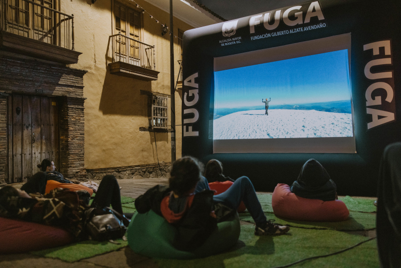 Actividad de Cine en la callé 10 de la FUGA